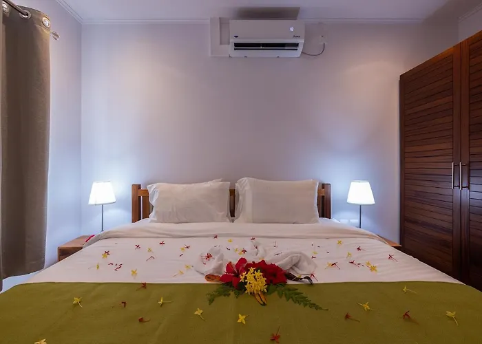 CRYSTAL SHORES Self Catering Apartments - Beau Vallon, Seychelles