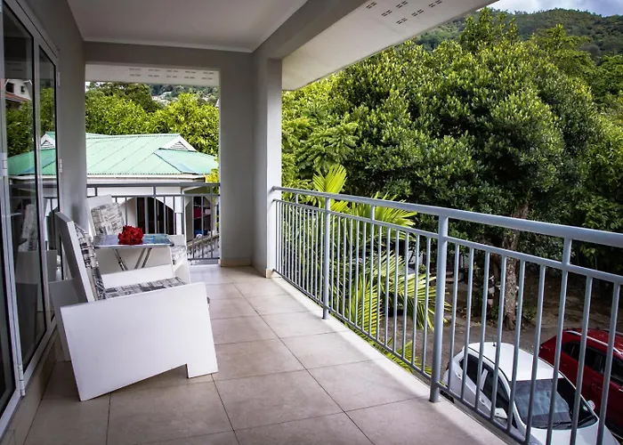 Pet friendly Riverside Residence - Beau Vallon